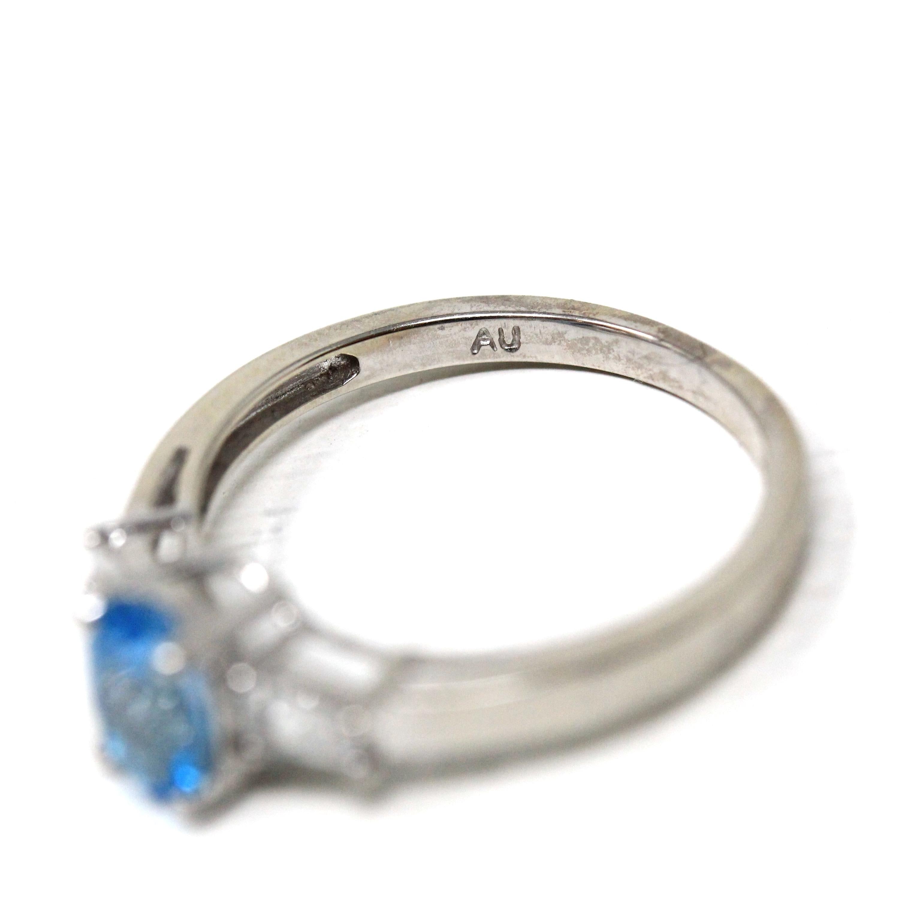 Blue Topaz Ring - Estate 10k White Gold Oval Faceted Blue Gemstone - Modern 2000s Era Size 6 3/4 November Birthstone Y2K Fine Jewelry