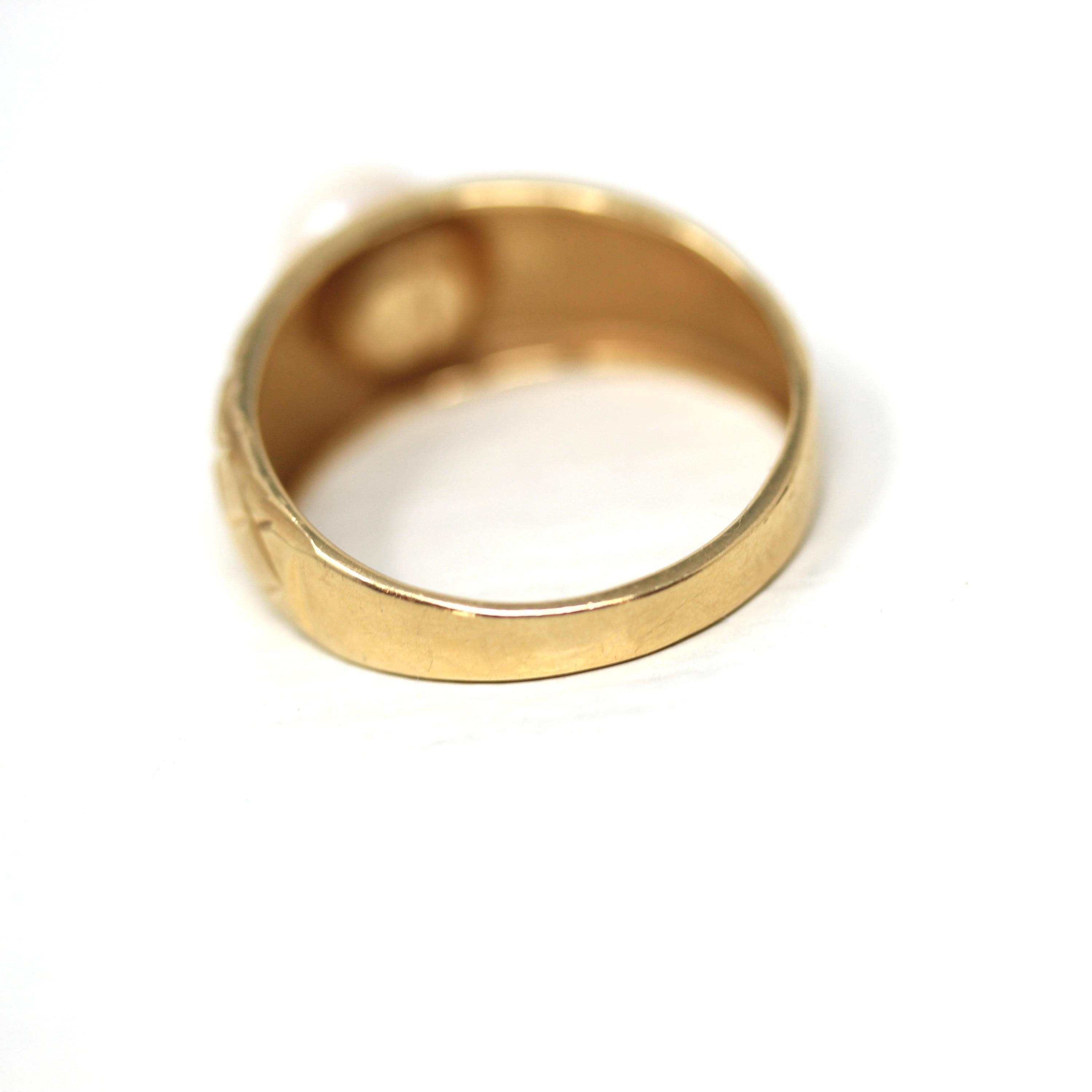 Modern Cultured Pearl Ring - Estate 10k Yellow Gold Solitaire Style Gemstone - Circa 1990s Size 7 3/4 June Birthstone Fine Statement Jewelry