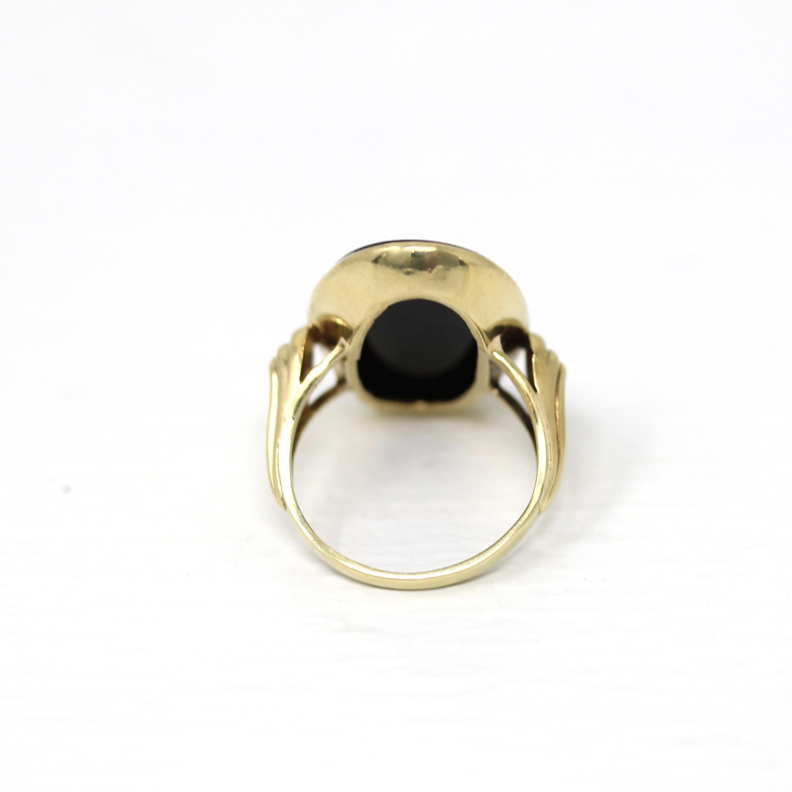 Vintage Onyx Ring - Retro 8k 333 Yellow Gold Oval Black Chalcedony
