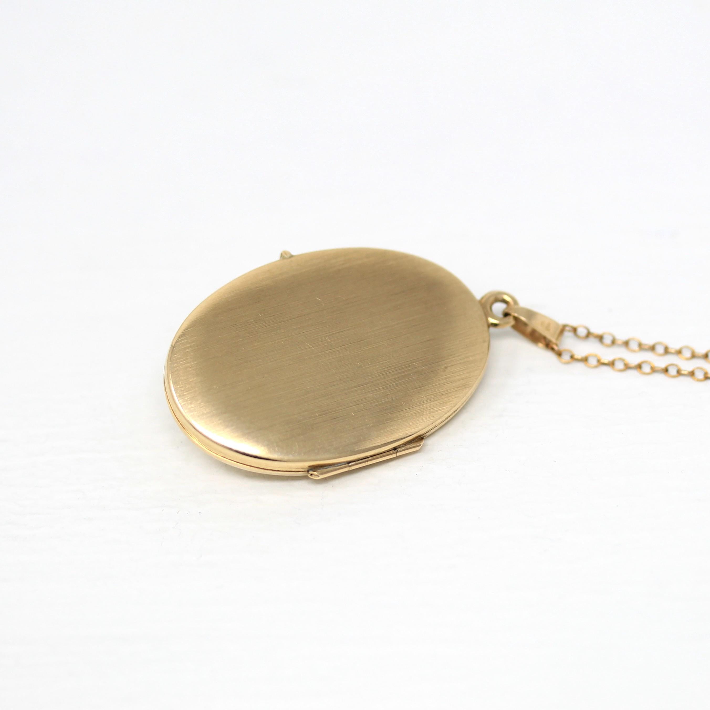 Vintage Sapphire Locket - Retro Era 9k Yellow Gold Oval Natural Blue Corundum Cabochon Gemstone - Circa 1980s Keepsake Photo Fine Jewelry