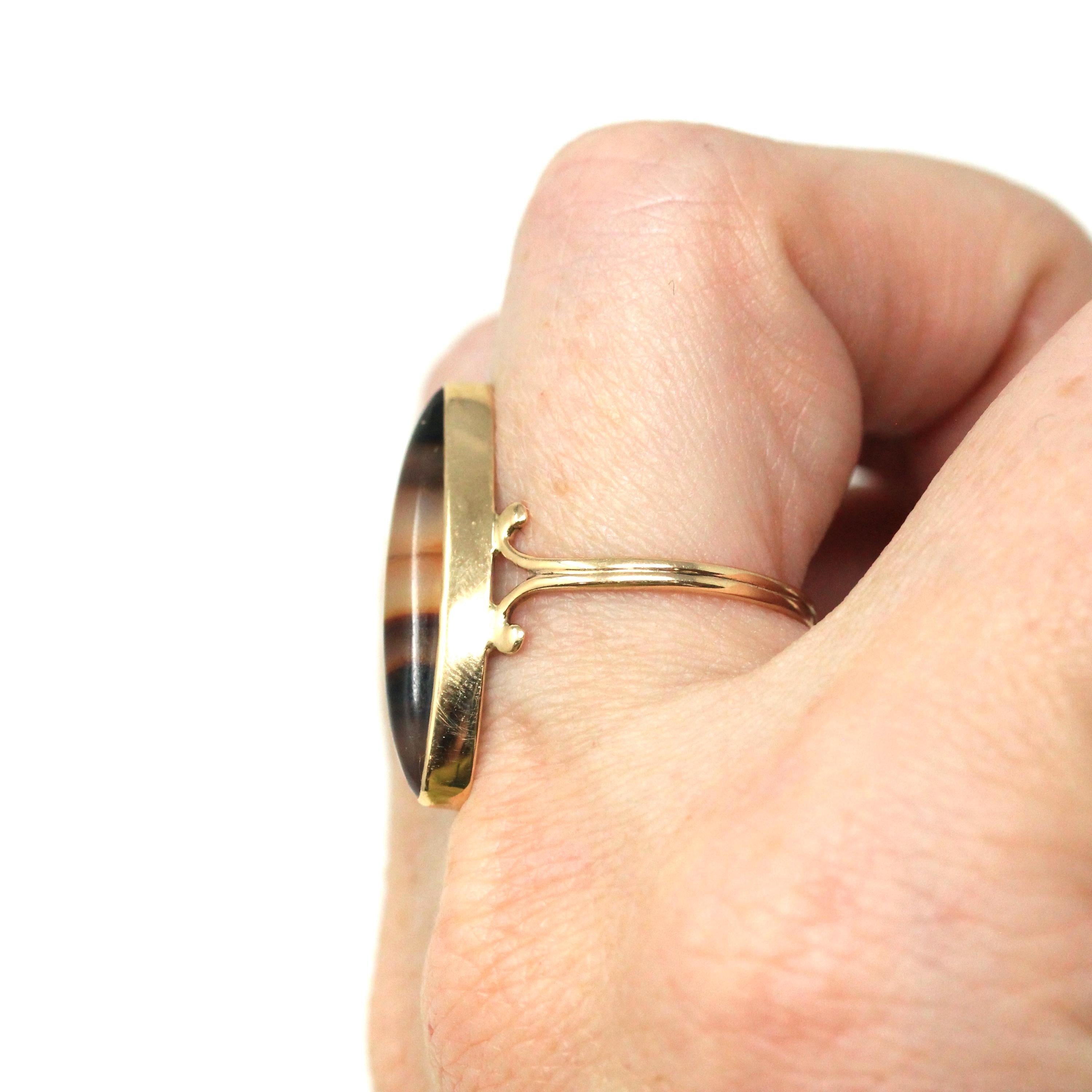 Vintage Agate Ring - Retro Era 10k Yellow Gold Oval Cabochon Cut Banded Natural Gemstone - Circa 1940s Era Size 7 1/4 Statement Fine Jewelry