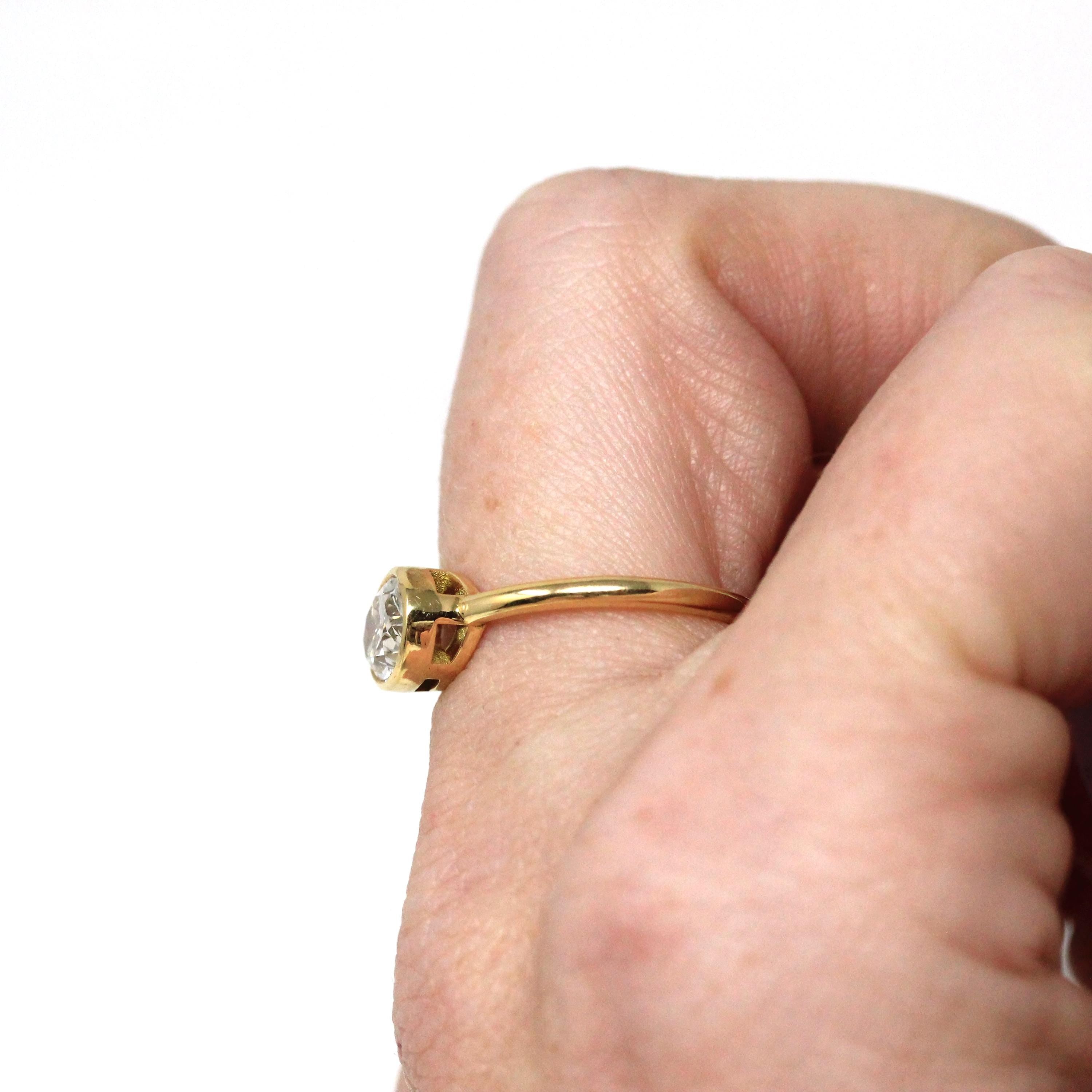 East-to-West Diamond Ring - 18k Yellow Gold Bezel Set Fancy Warm Light Yellow Oval Faceted Gemstone - Modern Size 6 Fine Jewelry W/ Report