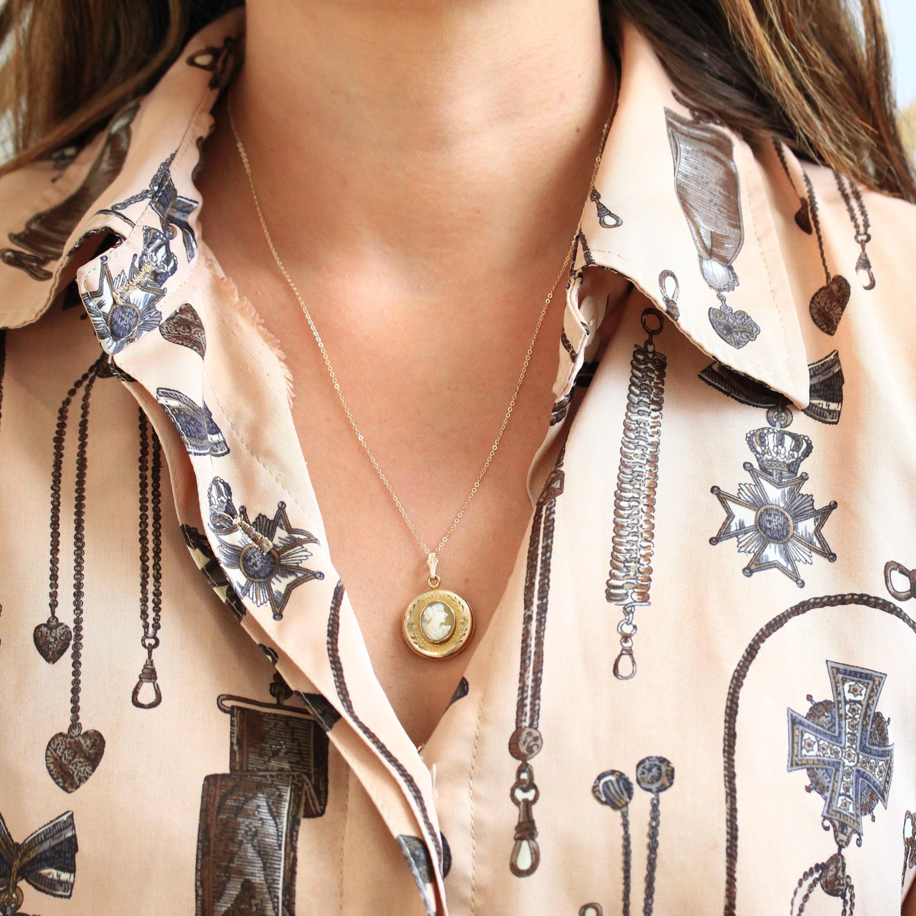 Vintage Cameo Locket - Retro 12k Gold Filled Flowers Leaves Pendant Necklace - Circa 1940s Era Photograph Statement Keepsake 40s Jewelry