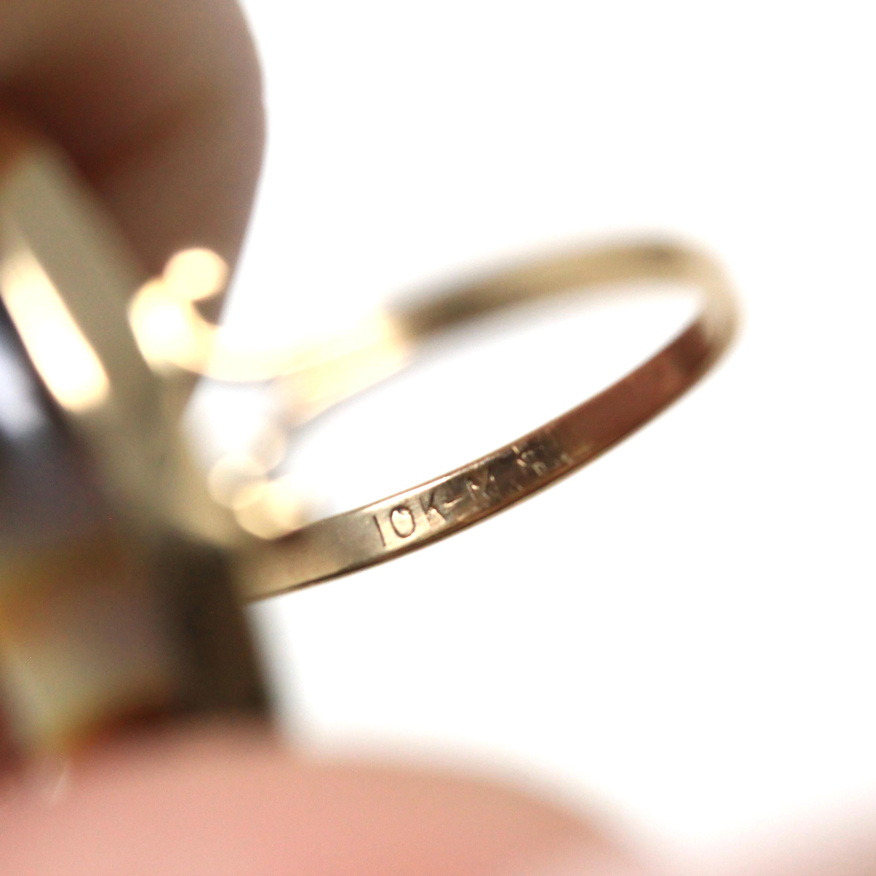 Vintage Agate Ring - Retro Era 10k Yellow Gold Oval Cabochon Cut Banded Natural Gemstone - Circa 1940s Era Size 7 1/4 Statement Fine Jewelry