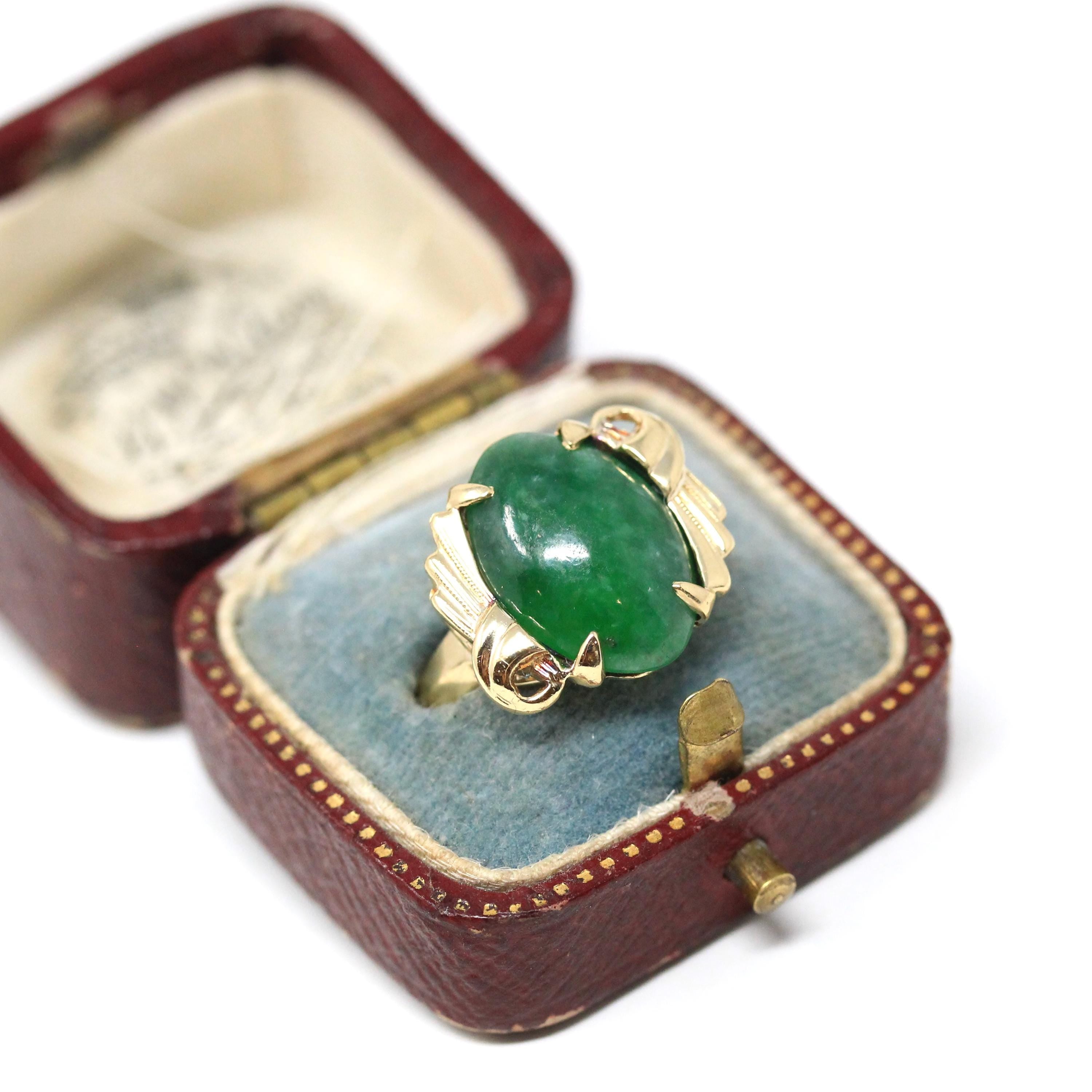 VINTAGE jade oval cabochon ring 18k彫刻 VINTAGE jade oval cabochon ring 18k彫刻