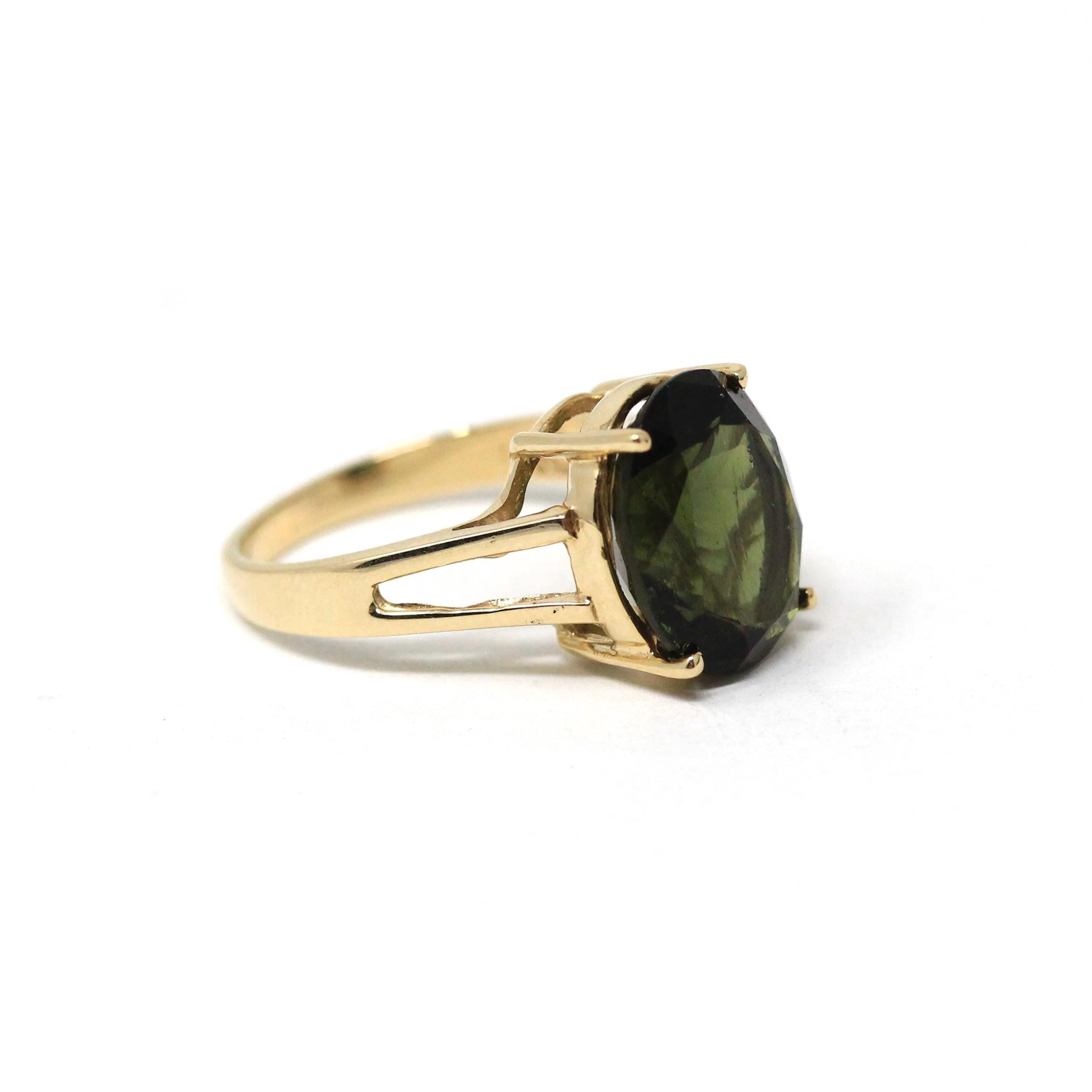 Moldavite Solitaire Ring - Modern 2000s 10k Yellow Gold Natural Dark Green Glass Oval Gemstone - Estate Size 4 3/4 Split Shank Fine Jewelry
