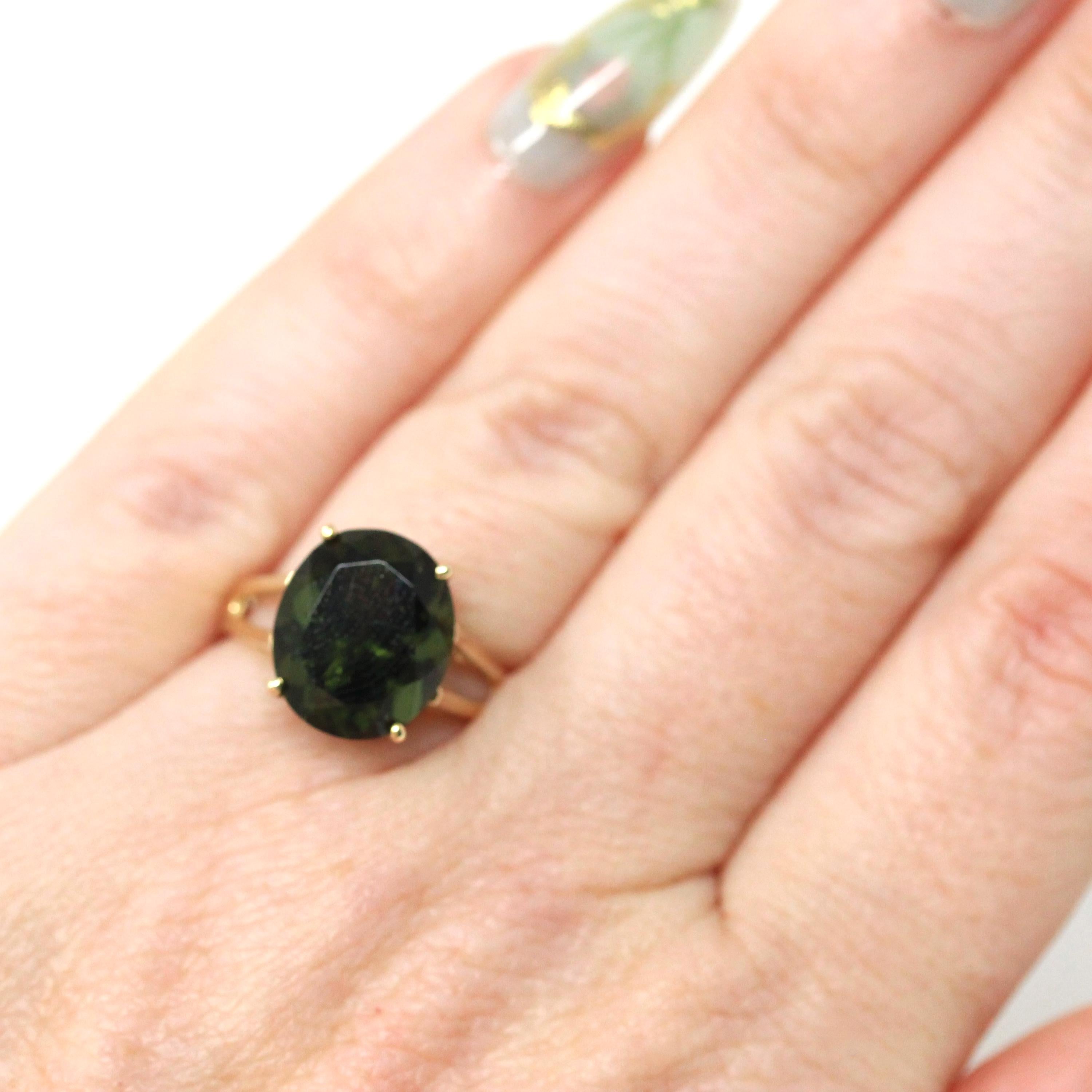 Moldavite Solitaire Ring - Modern 2000s 10k Yellow Gold Natural Dark Green Glass Oval Gemstone - Estate Size 4 3/4 Split Shank Fine Jewelry