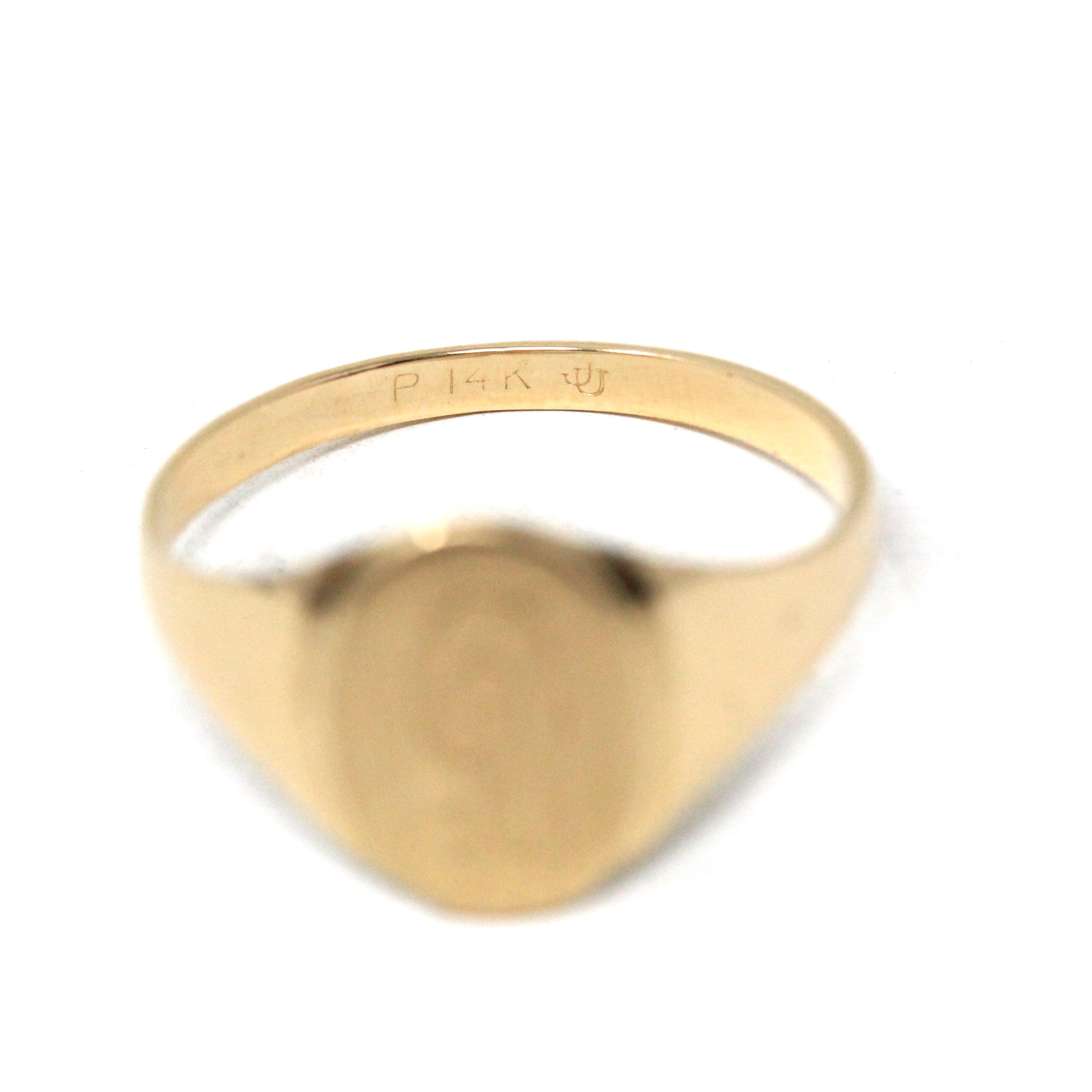 Letter "D" Signet Ring - 14k Yellow Gold Oval - Modern Circa 2000's Era Size 6 1/4 Engraved Initials Letters Minimalist Simple Fine Jewelry