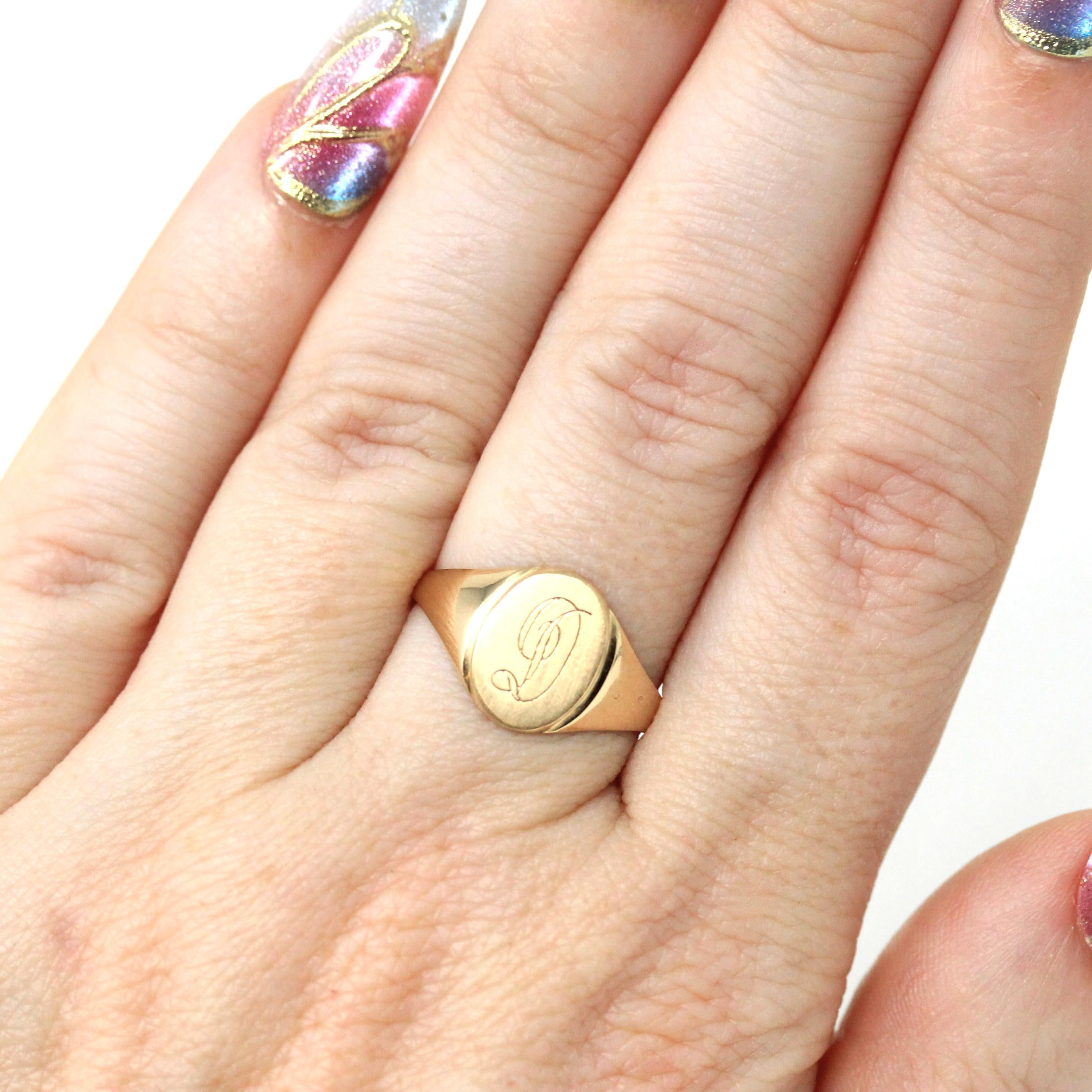 Letter "D" Signet Ring - 14k Yellow Gold Oval - Modern Circa 2000's Era Size 6 1/4 Engraved Initials Letters Minimalist Simple Fine Jewelry