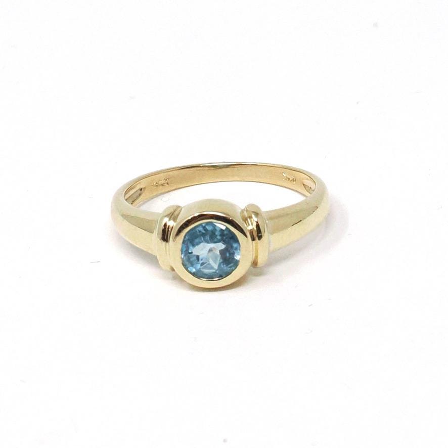 Blue Glass Ring - Estate 14k Yellow Gold Round Faceted Simulated Zircon Stone - Modern Circa 2000s Era Size 6 1/4 Bezel Set Fine Jewelry
