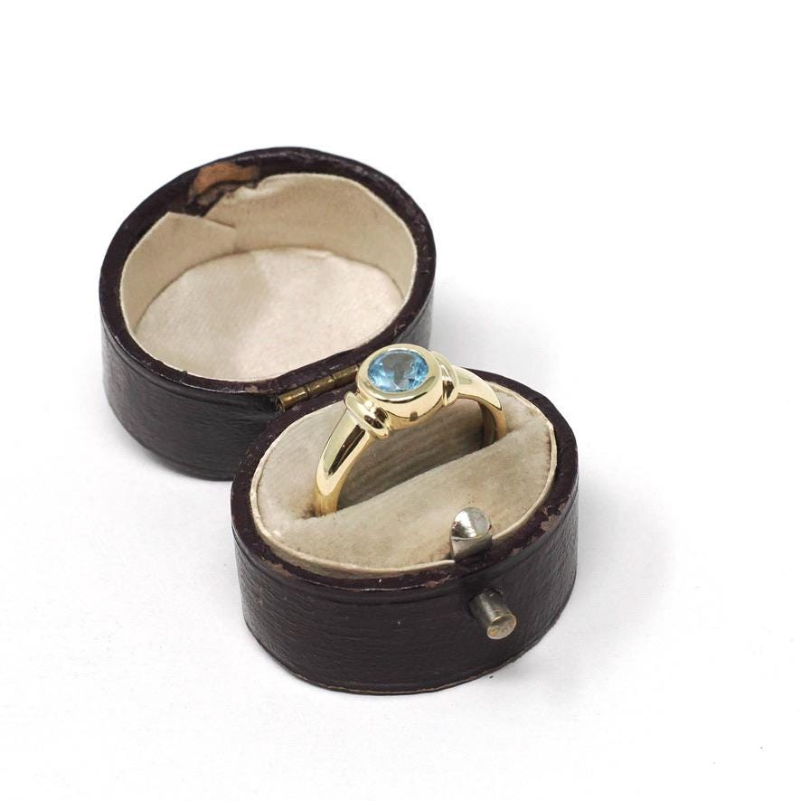 Blue Glass Ring - Estate 14k Yellow Gold Round Faceted Simulated Zircon Stone - Modern Circa 2000s Era Size 6 1/4 Bezel Set Fine Jewelry