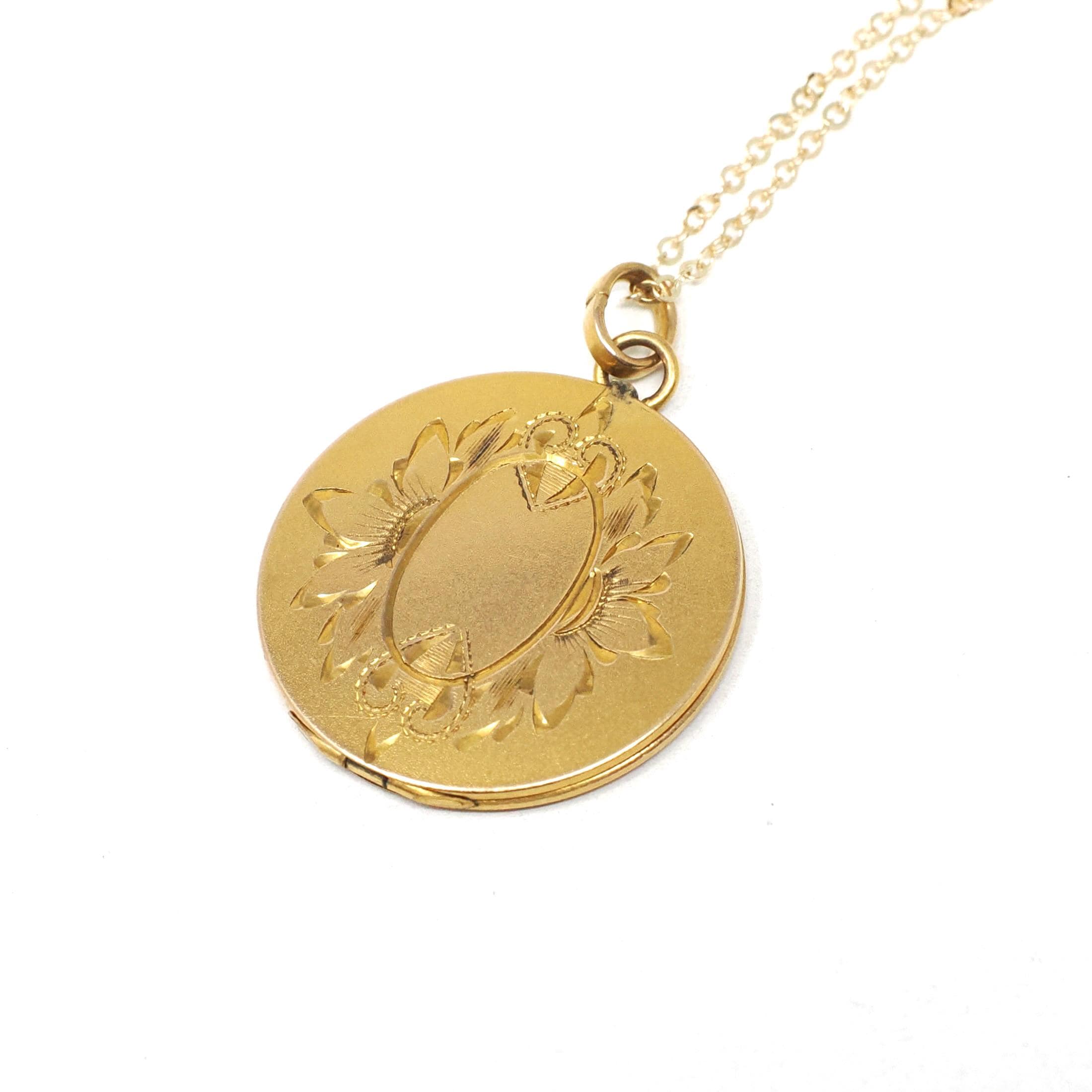 Vintage Photo Locket - Retro 10k Yellow Gold Round Flower Heart Pendant Necklace - Vintage Circa 1940s Era Keepsake Photograph Fine Jewelry