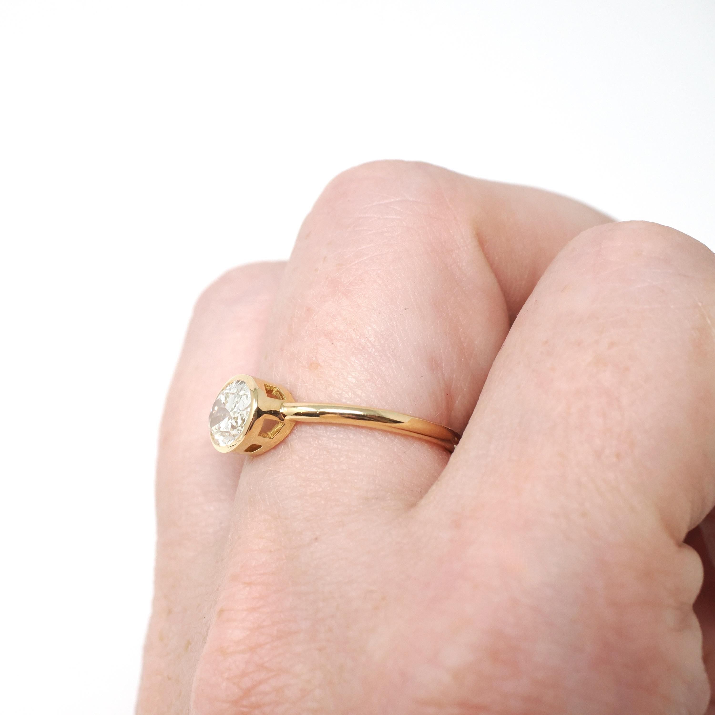 East-to-West Diamond Ring - 18k Yellow Gold Bezel Set 1.12 CT Natural Oval Brilliant Cut Solitaire - Modern Minimalist Size 6 Fine Jewelry