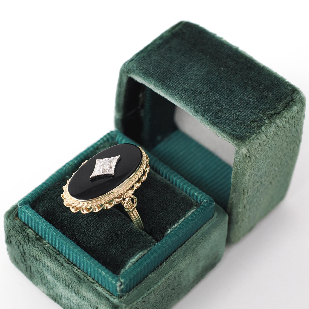 Vintage Onyx Ring - Retro 14k Yellow Gold Oval Black Chalcedony 