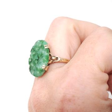 Art Deco Ring - Retro 10k Yellow Gold Carved Mottled Green Glass Oval Stone - Vintage Circa 1940s Era Size 7 3/4 Statement Fine 40s Jewelry