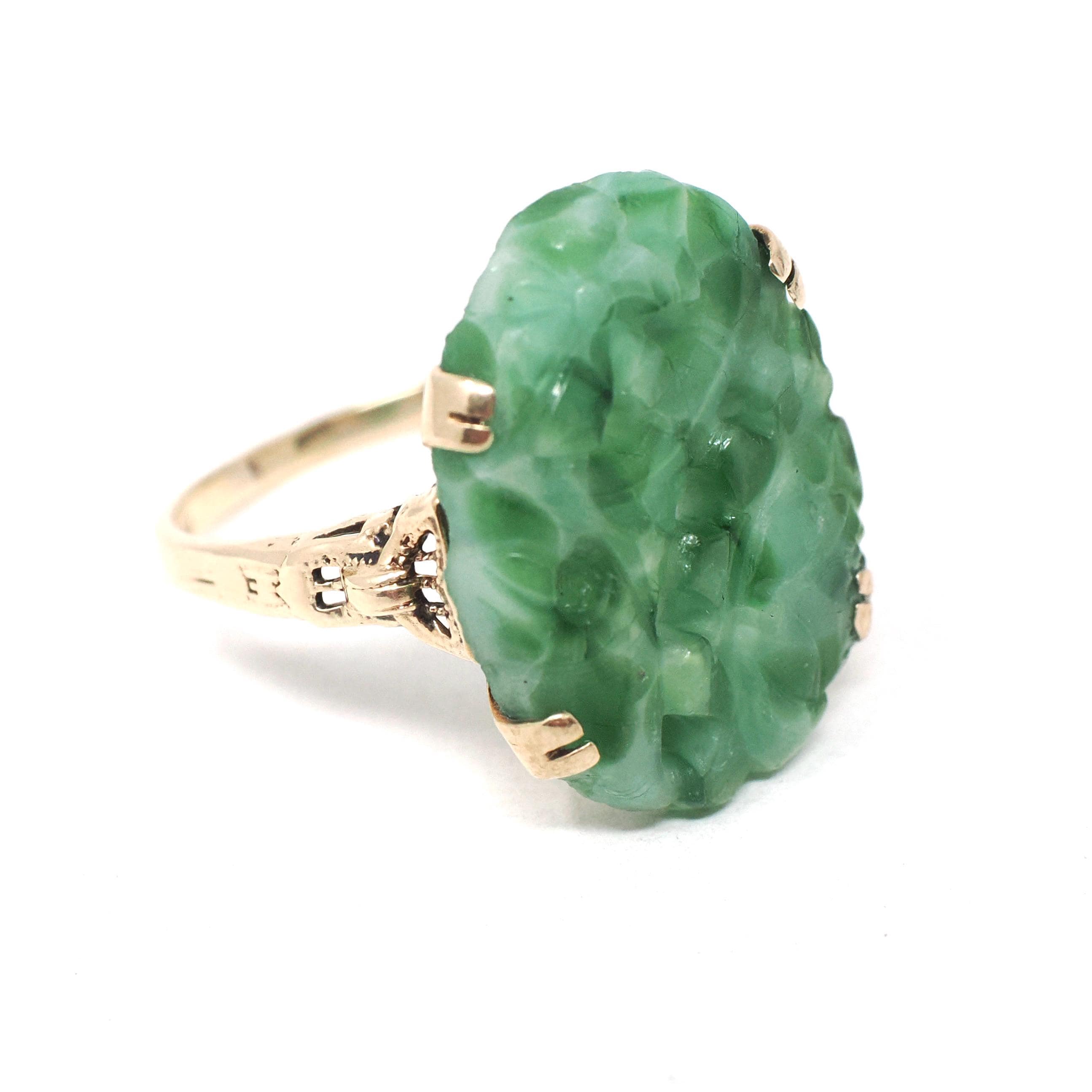 Art Deco Ring - Retro 10k Yellow Gold Carved Mottled Green Glass Oval Stone - Vintage Circa 1940s Era Size 7 3/4 Statement Fine 40s Jewelry