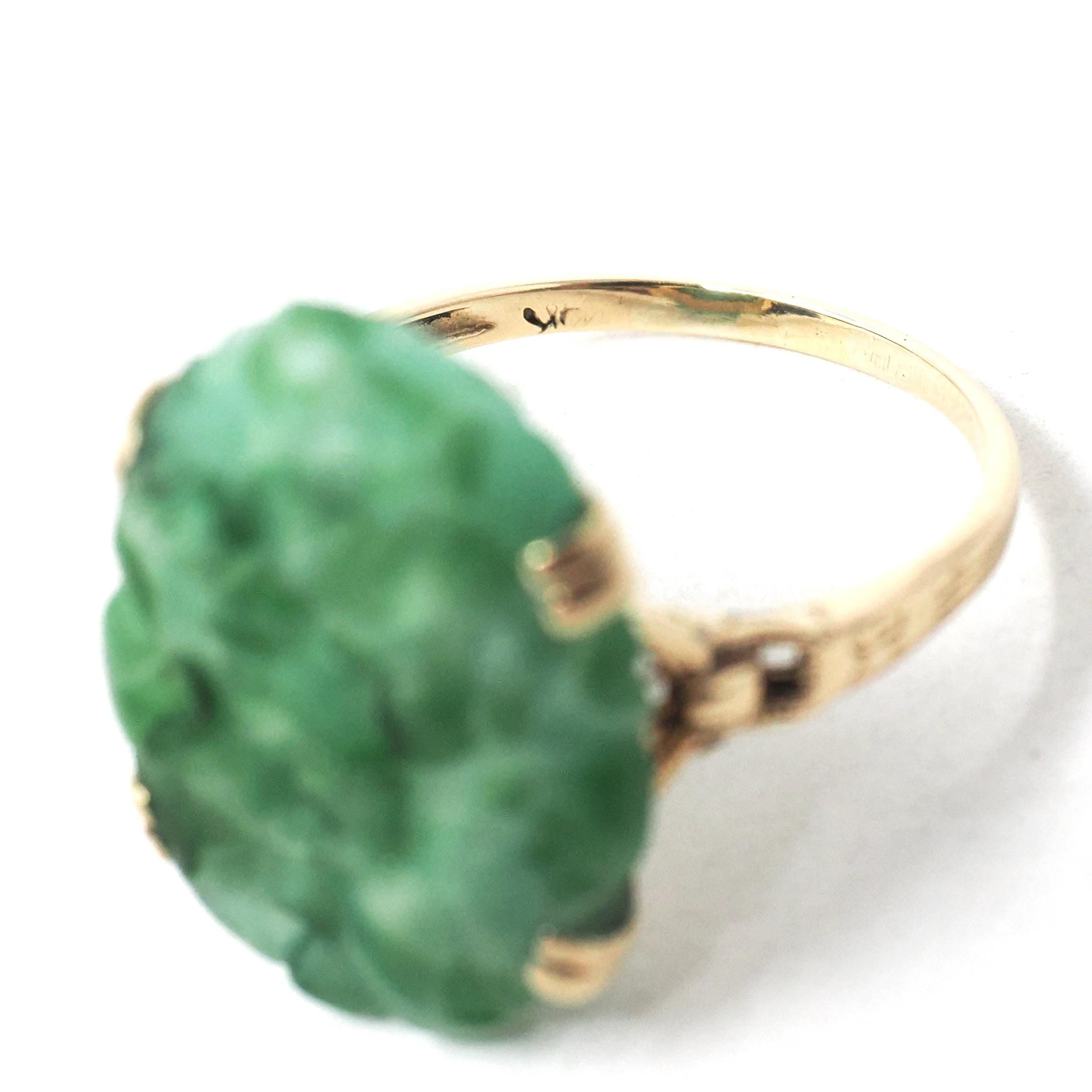 Art Deco Ring - Retro 10k Yellow Gold Carved Mottled Green Glass Oval Stone - Vintage Circa 1940s Era Size 7 3/4 Statement Fine 40s Jewelry