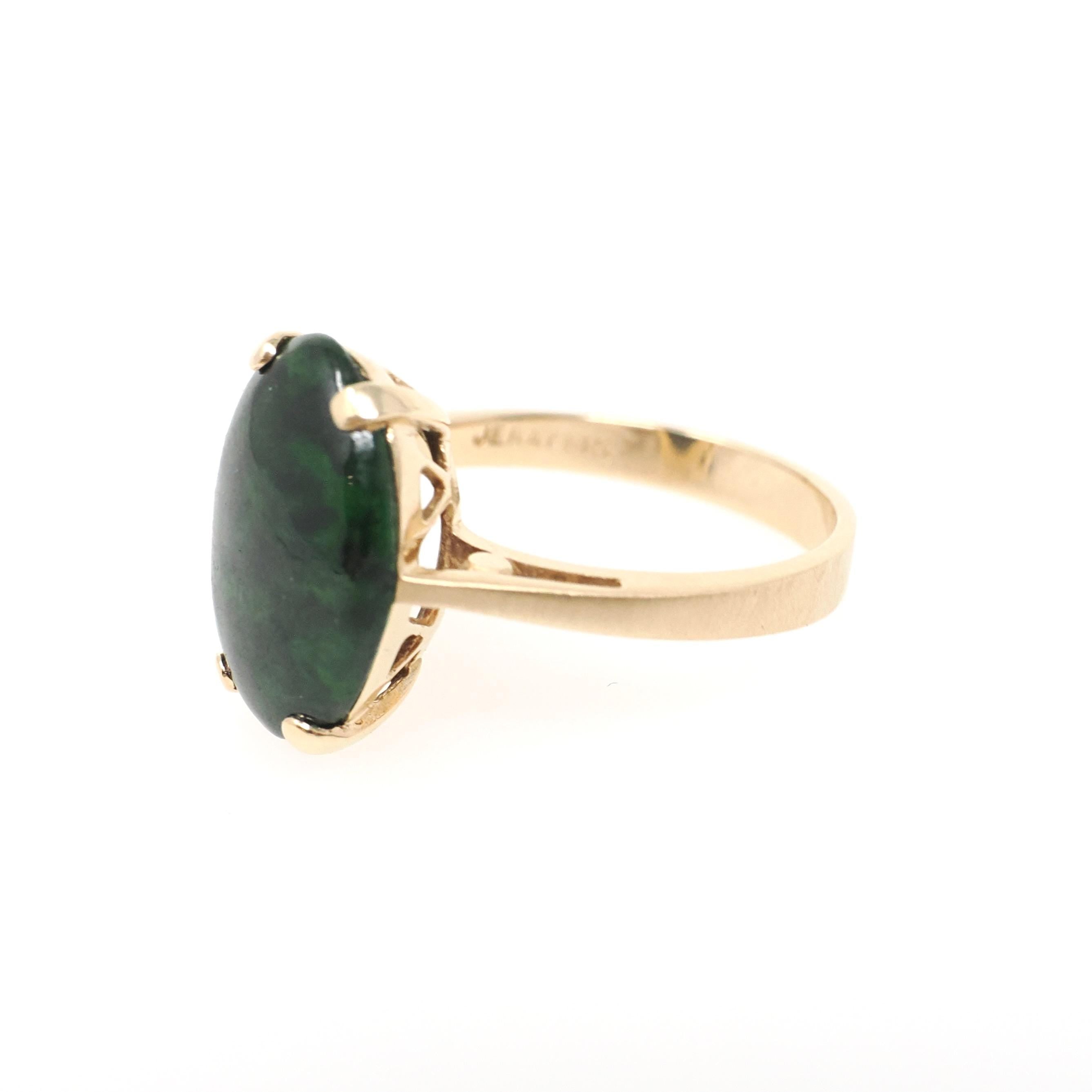 Maw Sit-Sit Ring - Estate 14k Yellow Gold Oval Dark Mottled Green Prong Solitaire - Contemporary Circa 1990s Size 6 Statement Fine Jewelry
