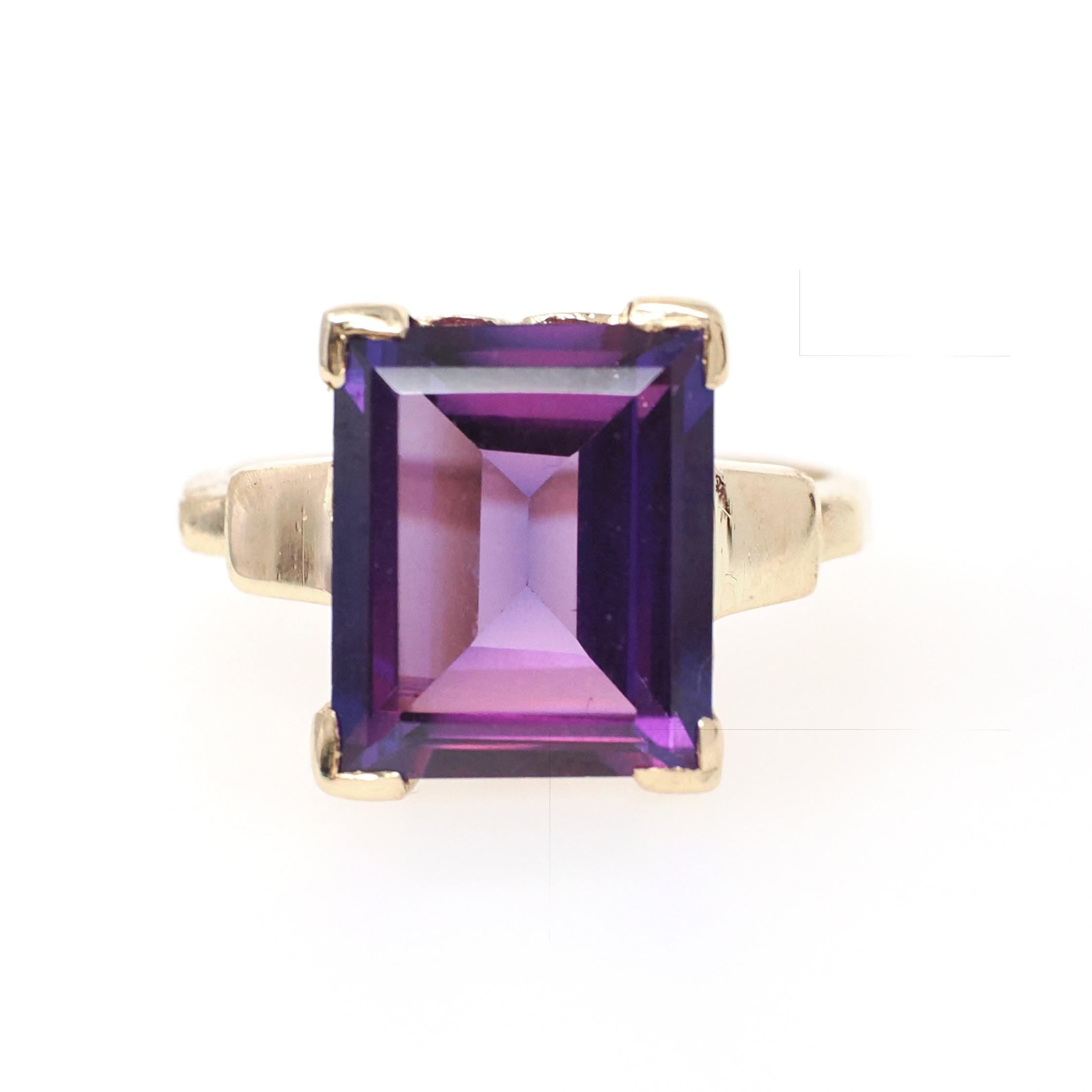 Created Color Change Sapphire Ring - Mid Century 10k Yellow Gold Rectangular Purple Blue Gem - Circa 1950s Era Size 6 1/2 Fine 50s Jewelry
