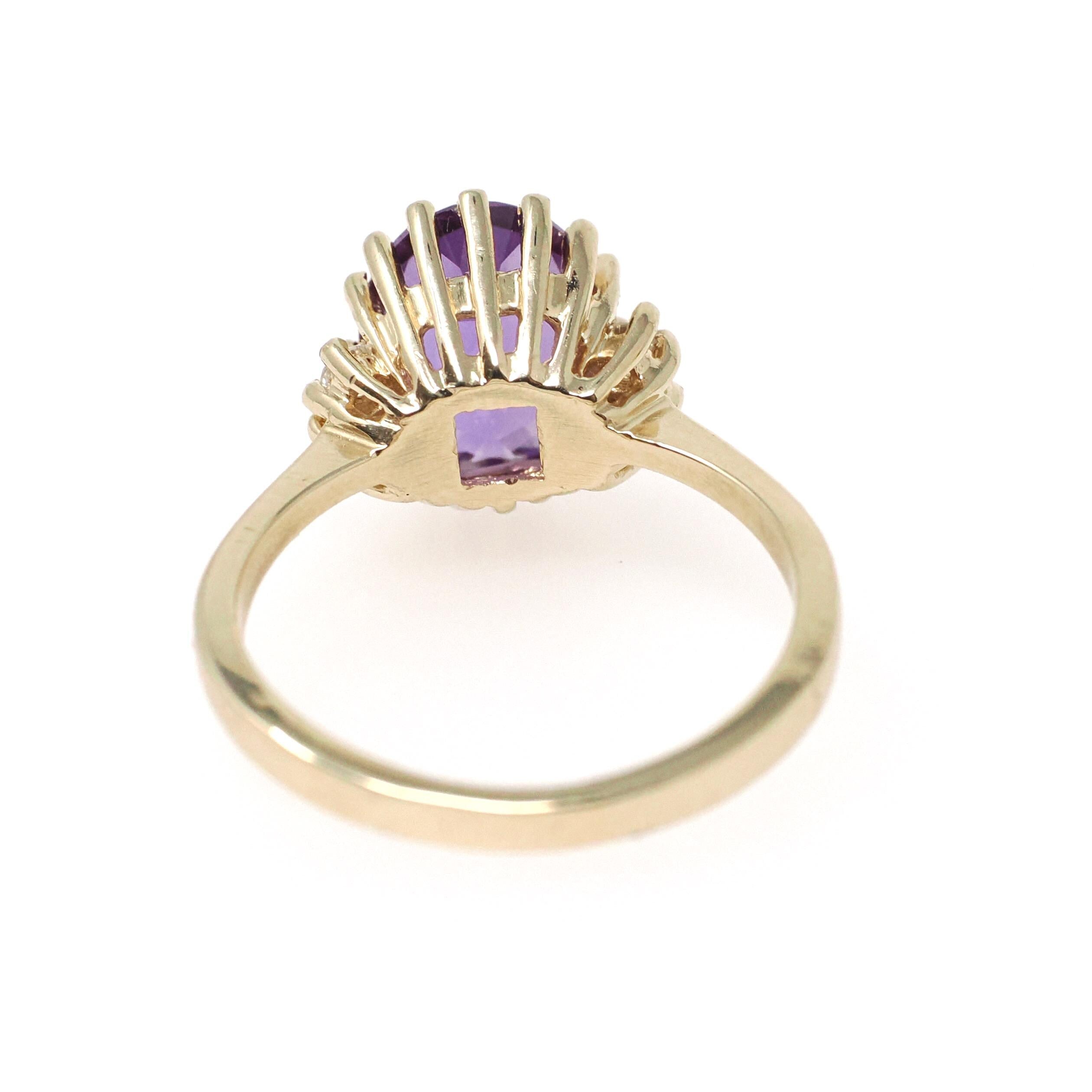 Created Color Change Sapphire Ring - Contemporary 14k Yellow Purple Gem & .12 CTW Diamond Accents - Circa 1990s Era Size 6 1/4 Fine Jewelry