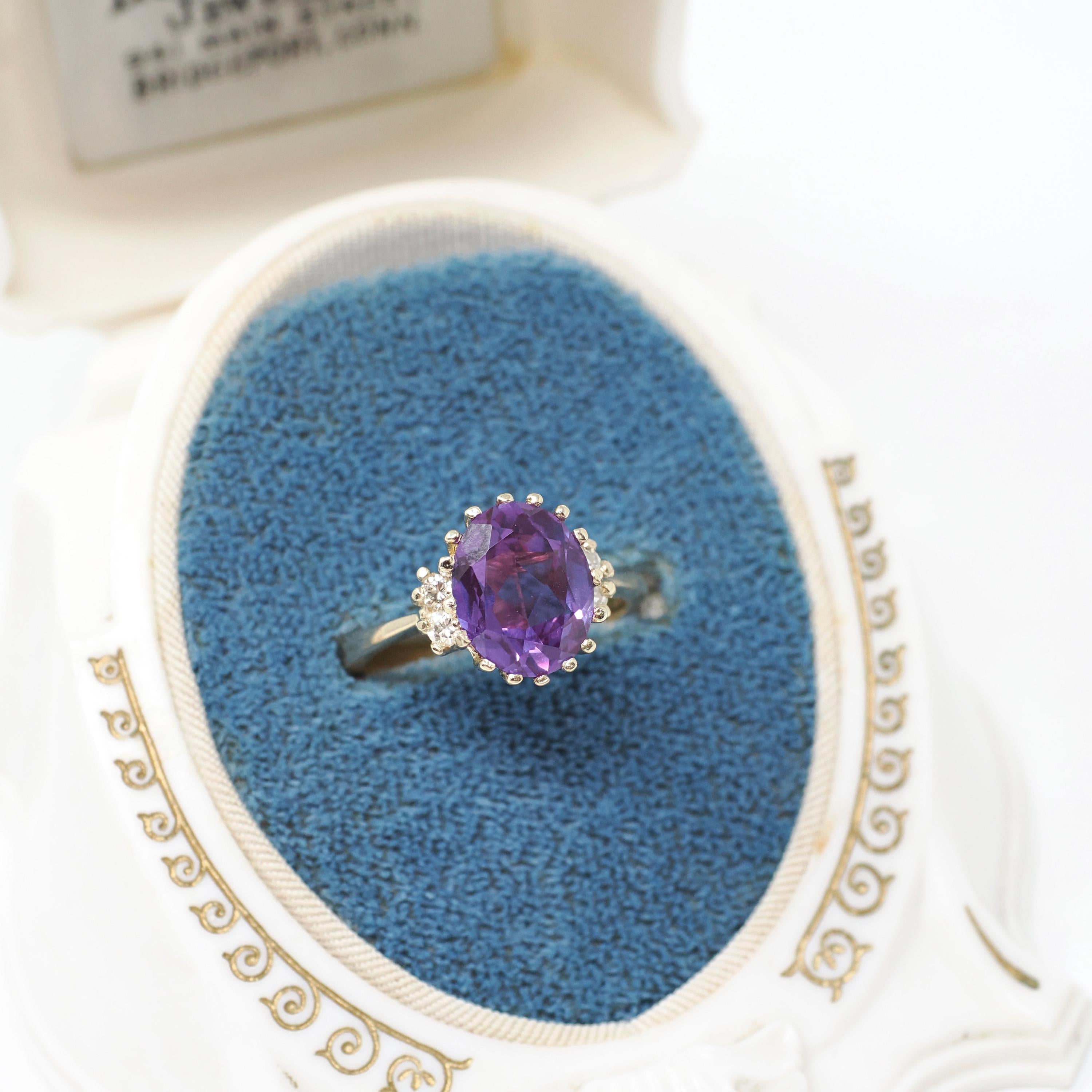 Created Color Change Sapphire Ring - Contemporary 14k Yellow Purple Gem & .12 CTW Diamond Accents - Circa 1990s Era Size 6 1/4 Fine Jewelry