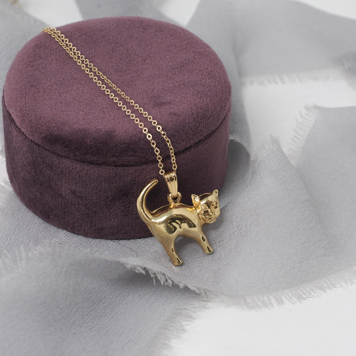 Contemporary Cat Charm - Modern 14k Yellow Gold Figural Feline Pendant Necklace - Circa 1990s Era Hollow Kitty Tail Pet Animal Fine Jewelry