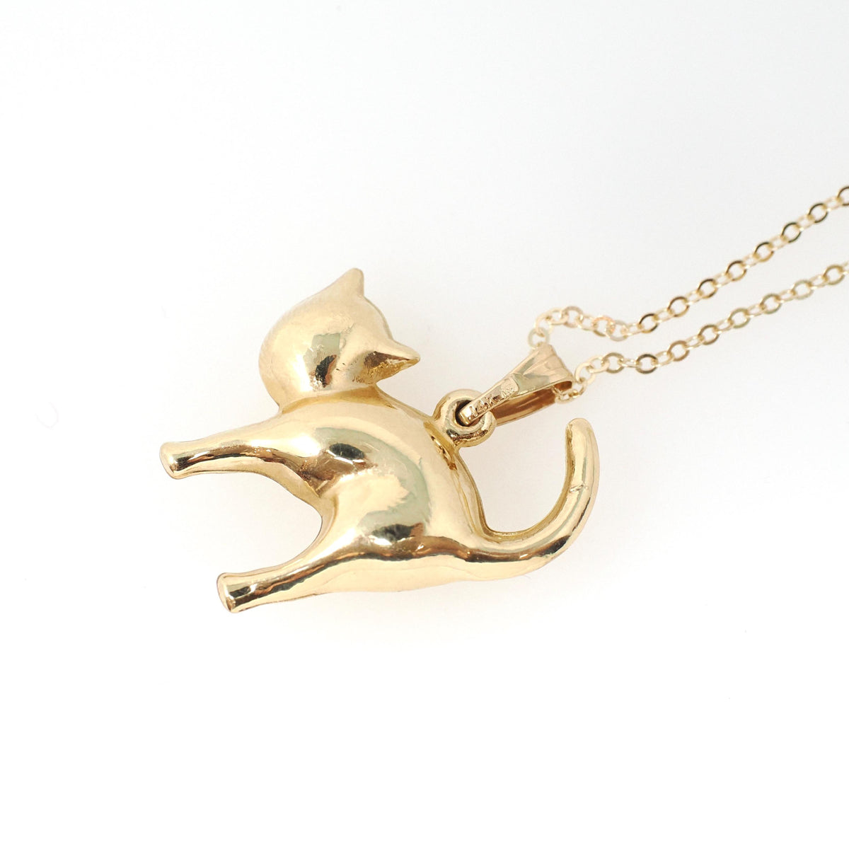 Contemporary Cat Charm - Modern 14k Yellow Gold Figural Feline Pendant Necklace - Circa 1990s Era Hollow Kitty Tail Pet Animal Fine Jewelry
