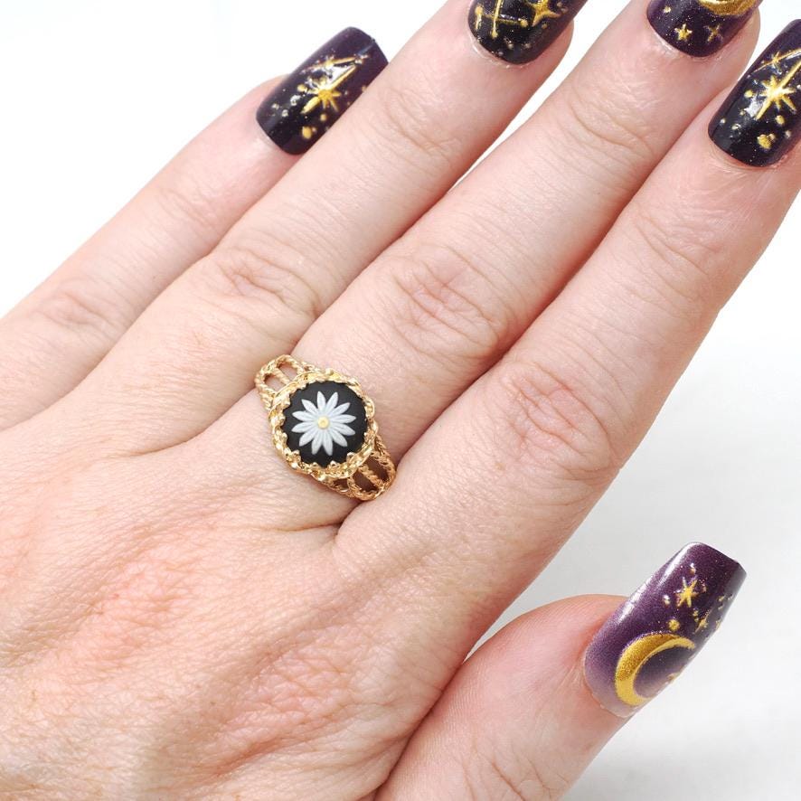 Wedgwood Daisy Ring - Modernist 14k Yellow Gold Round Black Porcelain Jasperware Flower Cameo - Circa 1970s Size 7 Fine Twisted Rope Jewelry