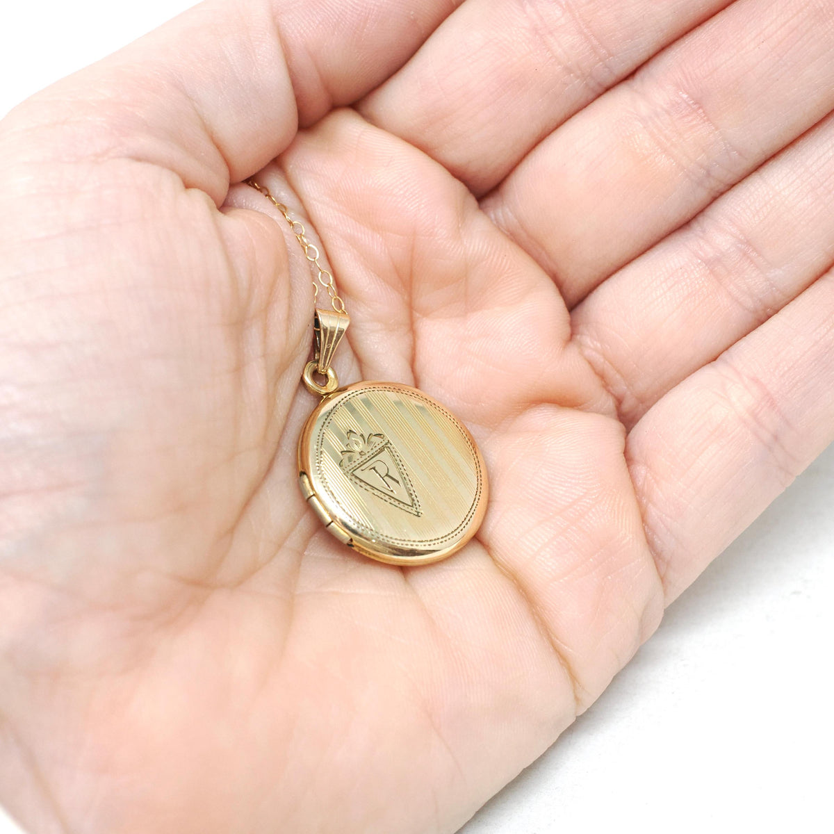 Letter "R" Locket - Vintage Gold Filled Round Statement Linear Engraved Single Initial - Retro Circa 1940s Era Photograph Keepsake Jewelry