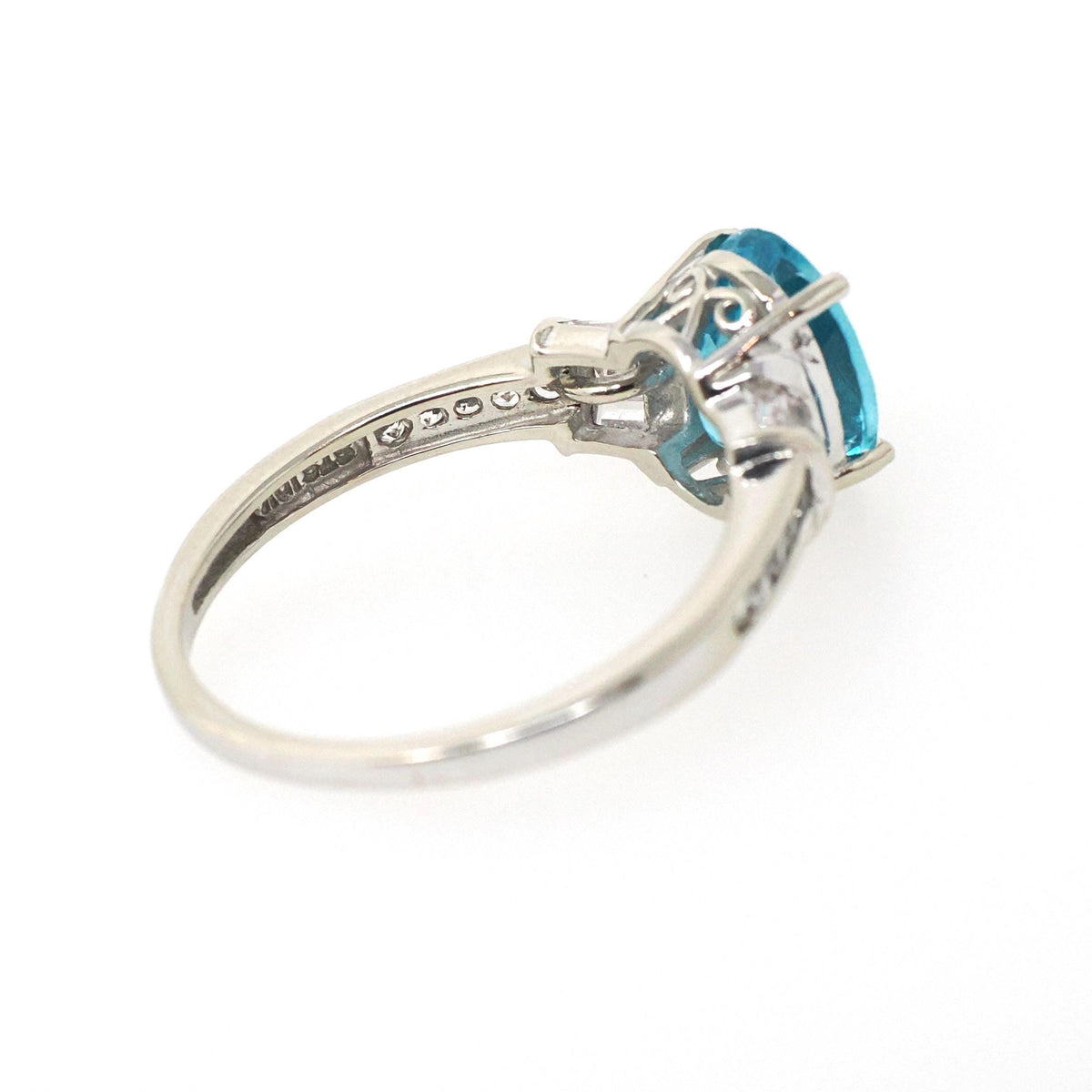 Modern Apatite Ring - Contemporary 10k White Gold Natural Oval Teal Blue Gemstone - Circa 2000s Size 8 1/2 Simulated Diamond Accents Jewelry