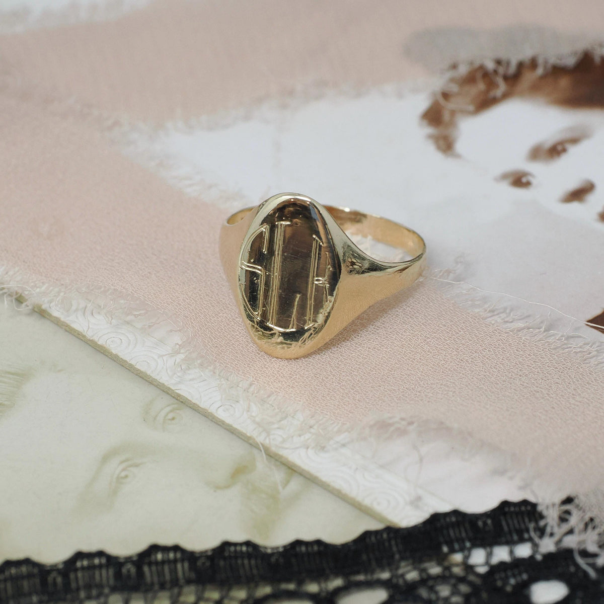 Letters "SLR" Signet Ring - Contemporary 14k Yellow Gold Oval Monogram Initials - Circa 2000's Era Size 7 Engraved Minimalist Fine Jewelry