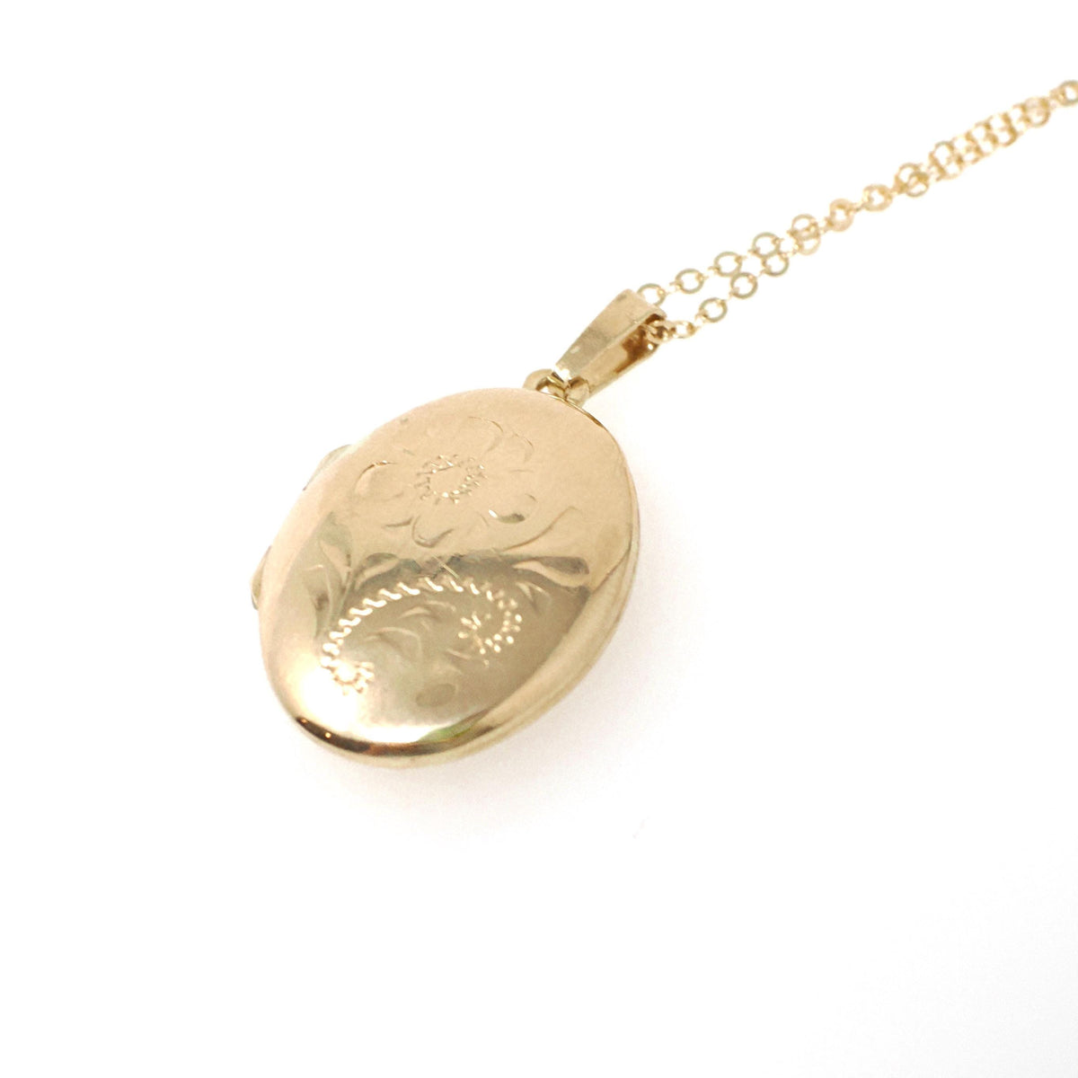 Flower Photo Locket - Contemporary 10k Yellow Gold Oval Pendant Necklace - Circa 2000s Era Paisley Design Photograph Keepsake Fine Jewelry