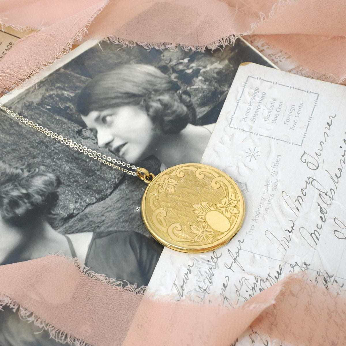Round Edwardian Locket - Antique Gold Filled Floral Shield Scroll Design Pendant - Circa 1910s Photo Keepsake Ikat Texture Fashion Jewelry