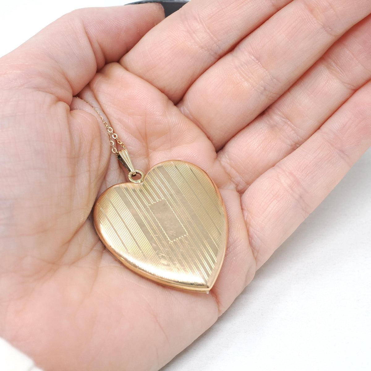 Vintage Heart Locket - Retro Gold Filled Pinstripe Style Design Large Pendant Necklace - Circa 1940s Era Photograph Keepsake 40s Jewelry