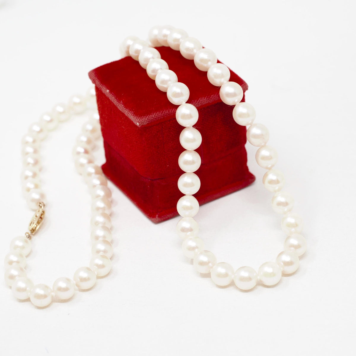 Cultured Pearl Necklace - Contemporary 14k Yellow Gold Filigree Clasp Knotted Strand - Circa 90s Organic 6.5MM High Luster Gem Fine Jewelry