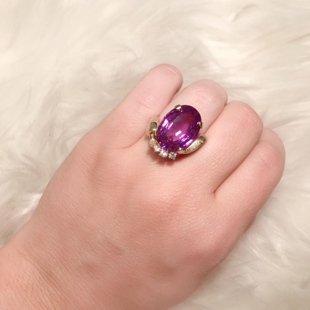 Sale - Color Change Ring - 14k Yellow Gold Created Purple Sapphire Statement - 1960s Retro Size 5 1/4 Oval 14 + Carat Synthetic 60s Jewelry