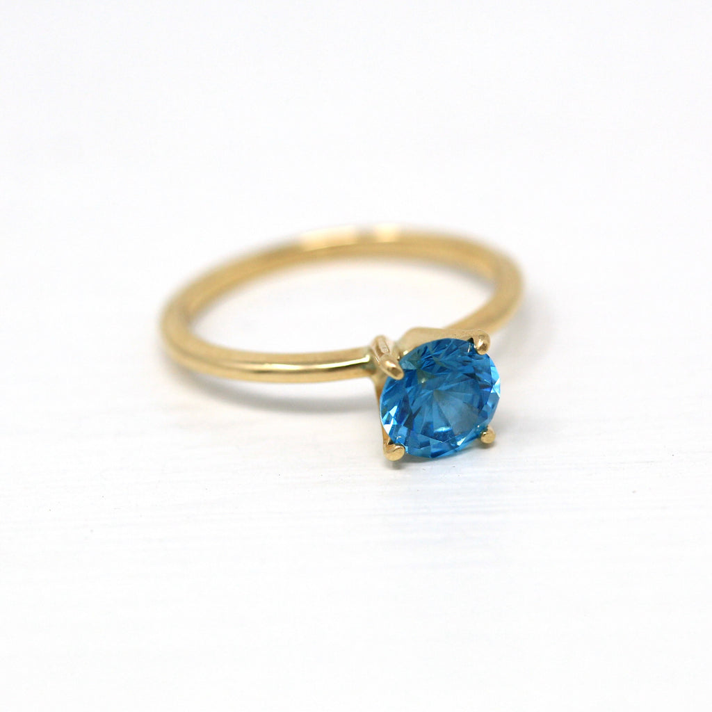 Modern Solitaire Ring - Estate 14k Yellow Gold Round Faceted Simulated Glass Zircon Stone - Circa 2000s Y2K Era Size 6.75 Blue Fine Jewelry