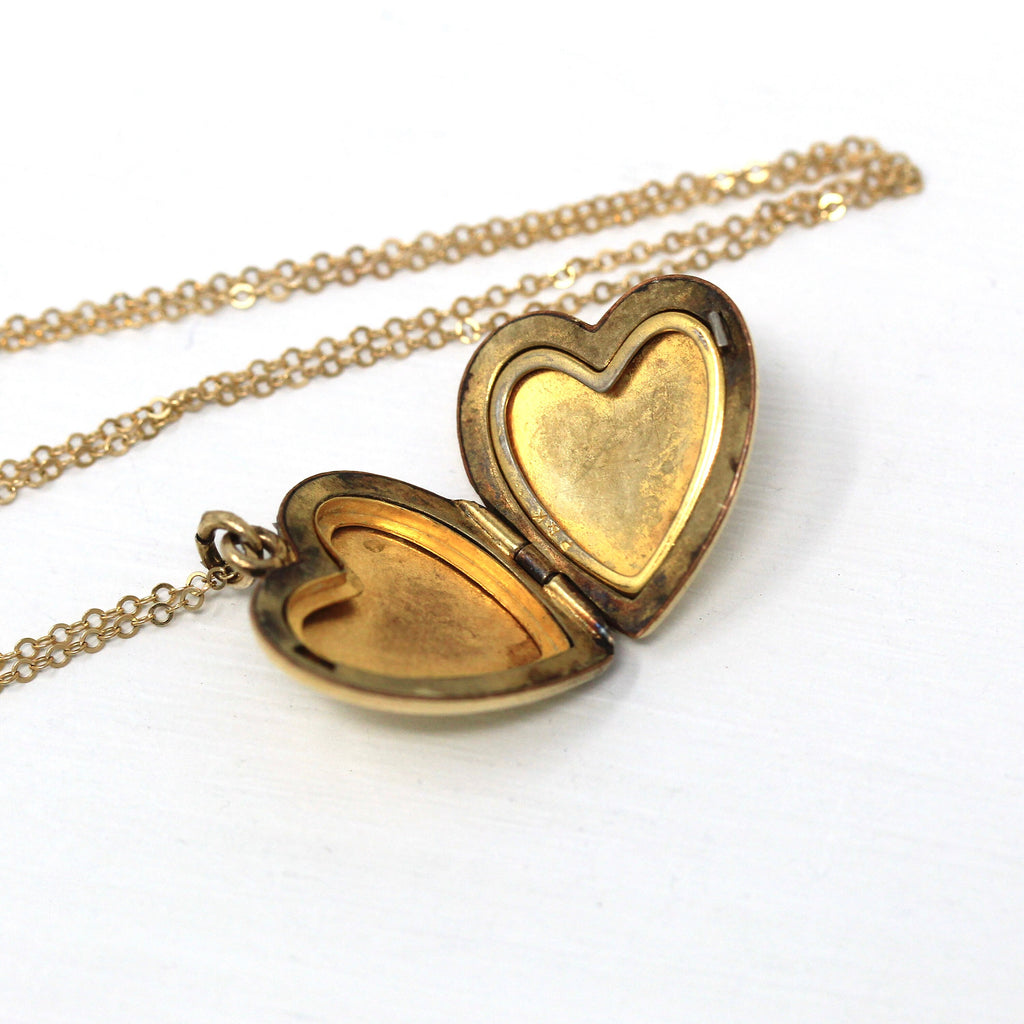 Vintage Heart Locket - Retro 14k Gold Filled Pinstripe Designs Pendant Necklace - Circa 1940s Era Accessory Keepsake Photograph 40s Jewelry
